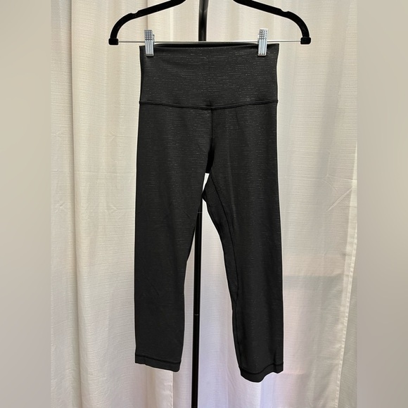 Lululemon Align Crop *21"
Code Emboss Black | size 4 - Picture 1 of 11